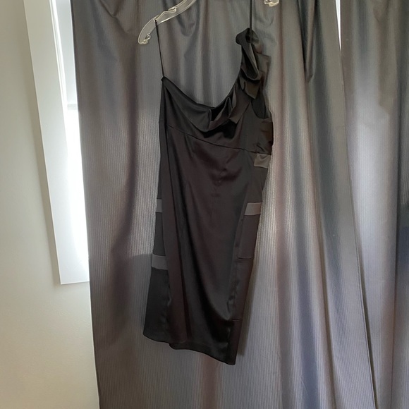 Le Chateau Dress - Picture 2 of 2